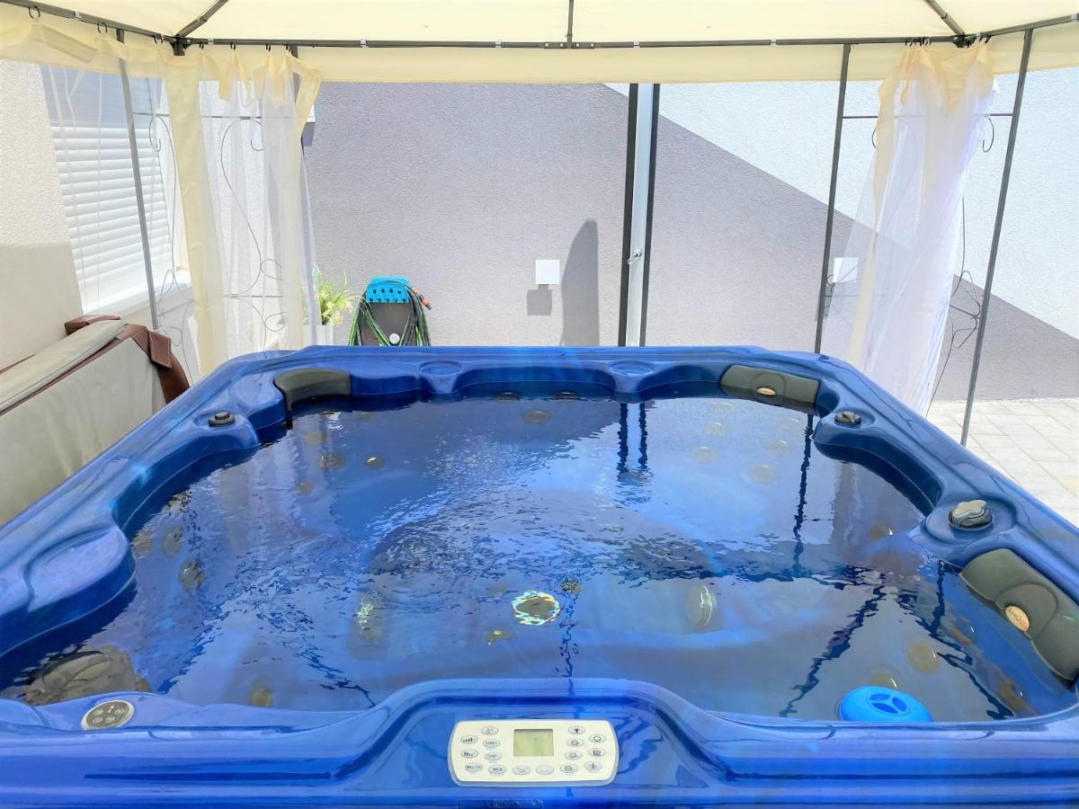 Lux Apartment Sea Shell With Jacuzzi Makarska