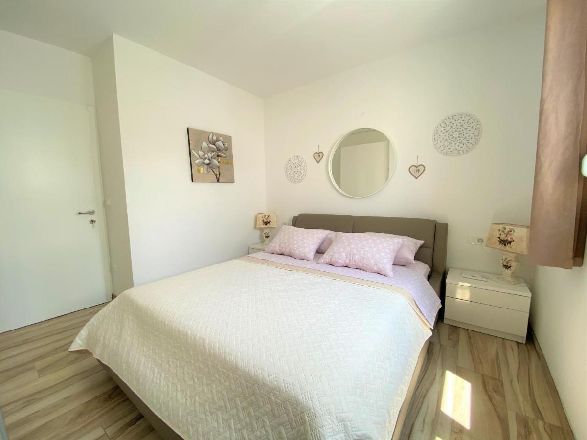 Apartma Lux Apartment Sea Shell With Jacuzzi Makarska